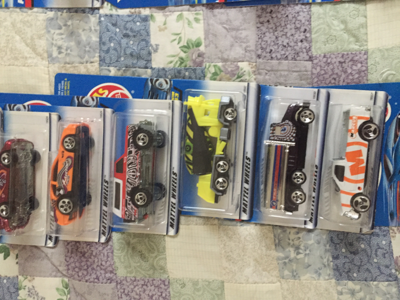 Illustration for article titled Enormous Die-Cast Collection - Box 45 - Let the Hot Wheels Roll...